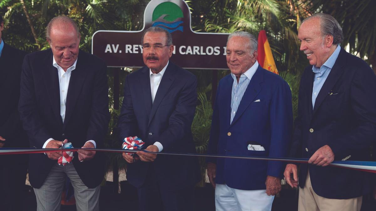 Alfonso "Alfy" Fanjul, con el Rey Juan Carlos y el expresidente dominicano Danilo Medina, en la inauguración de la Avenida Juan Carlos I, en 2015.