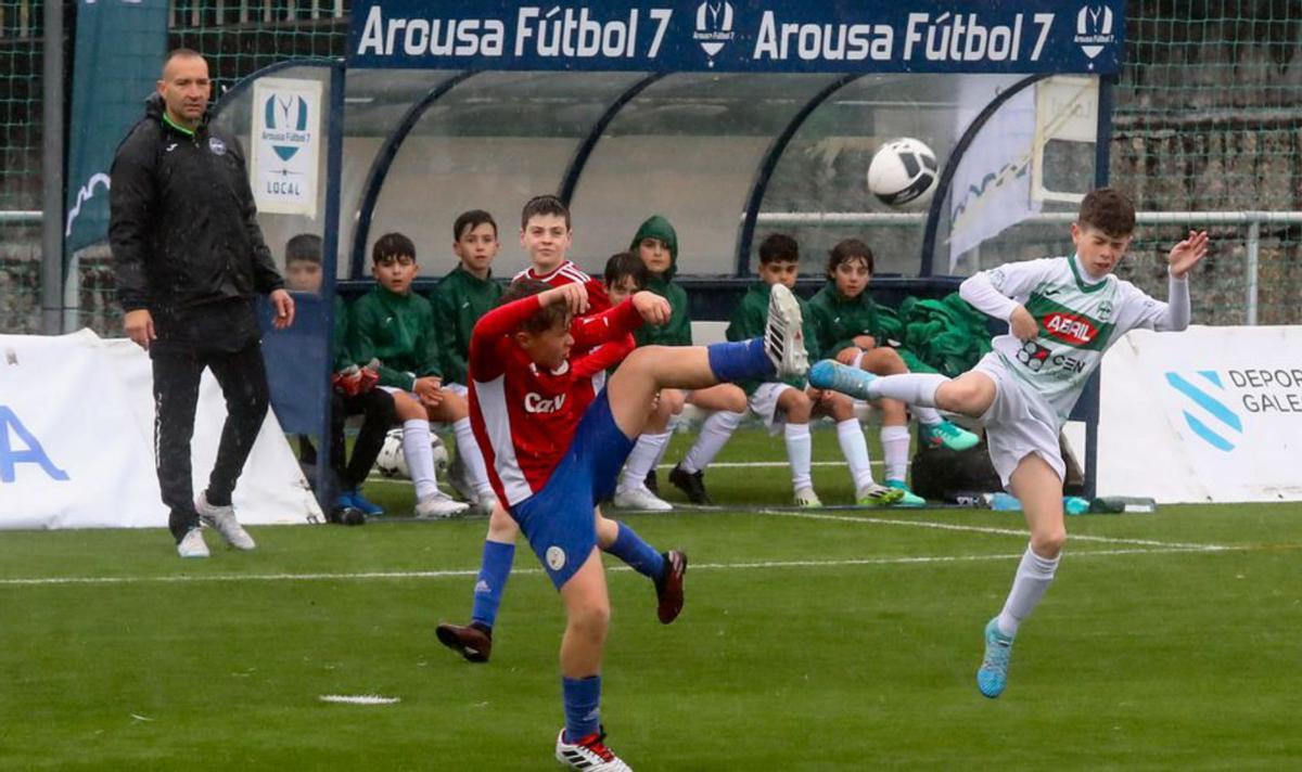 Las gradas de A Senra estuvieron llenas durante la primera jornada de cuatro días de previa del Arousa Fútbol 7.  | // I. ABELLA