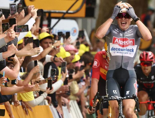 El caos s’apodera de l’estrena del Tour amb Enric Mas de protagonista
