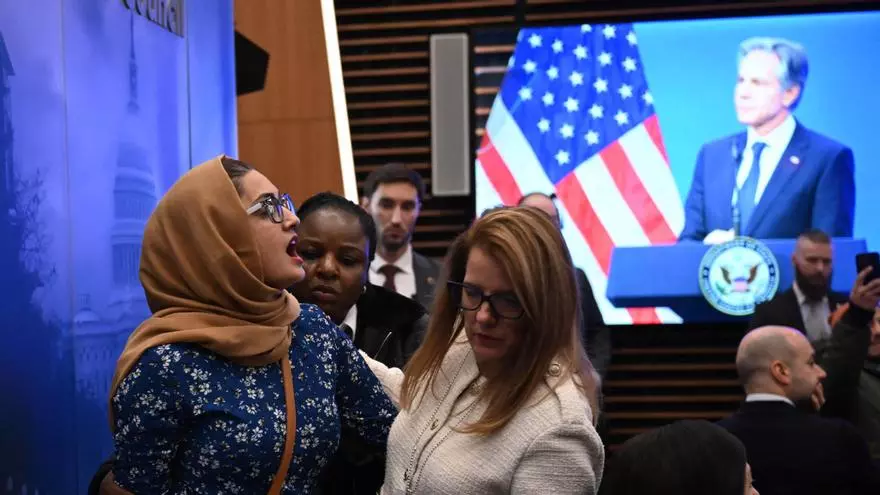 Manifestantes propalestinos interrumpen a Blinken durante un discurso en Washington sobre Gaza