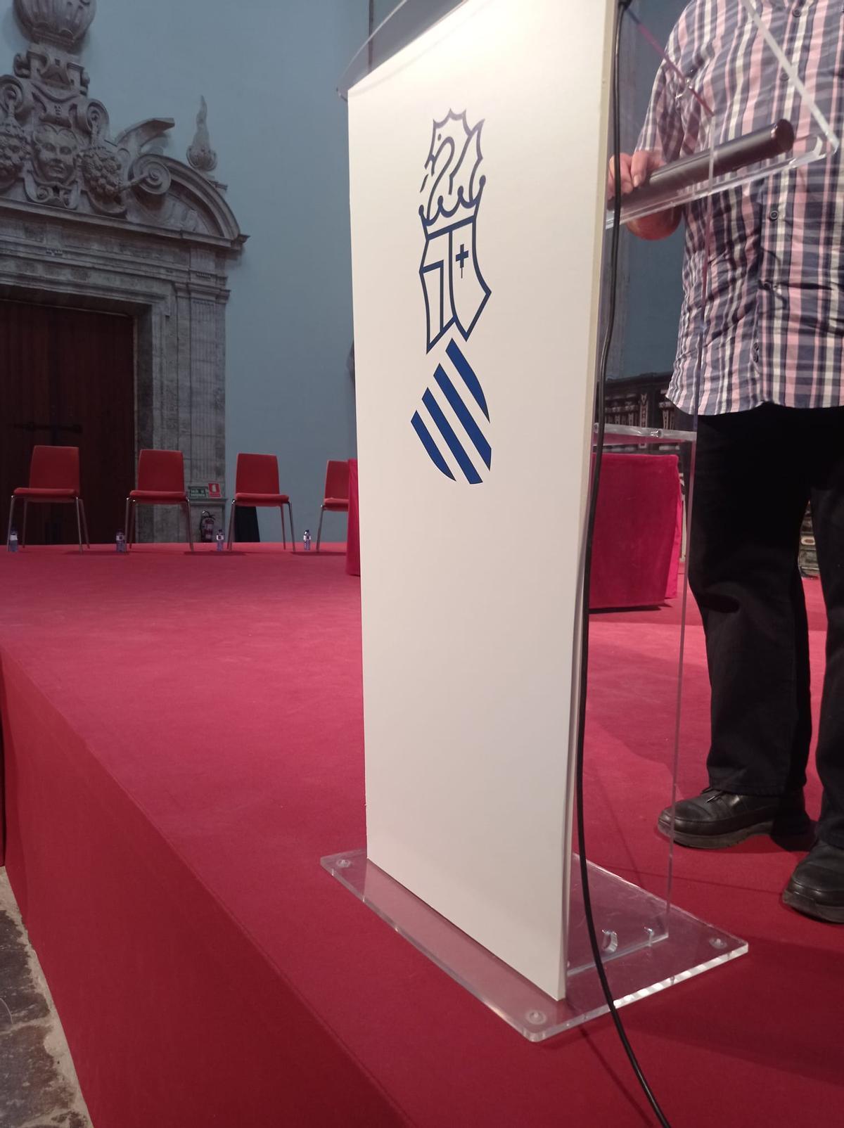 Escudo de la Generalitat con el nuevo azul oficial.