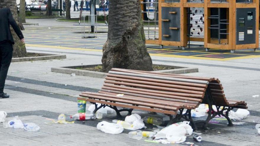 Los jardines de Méndez Núñez, tras una fiesta.