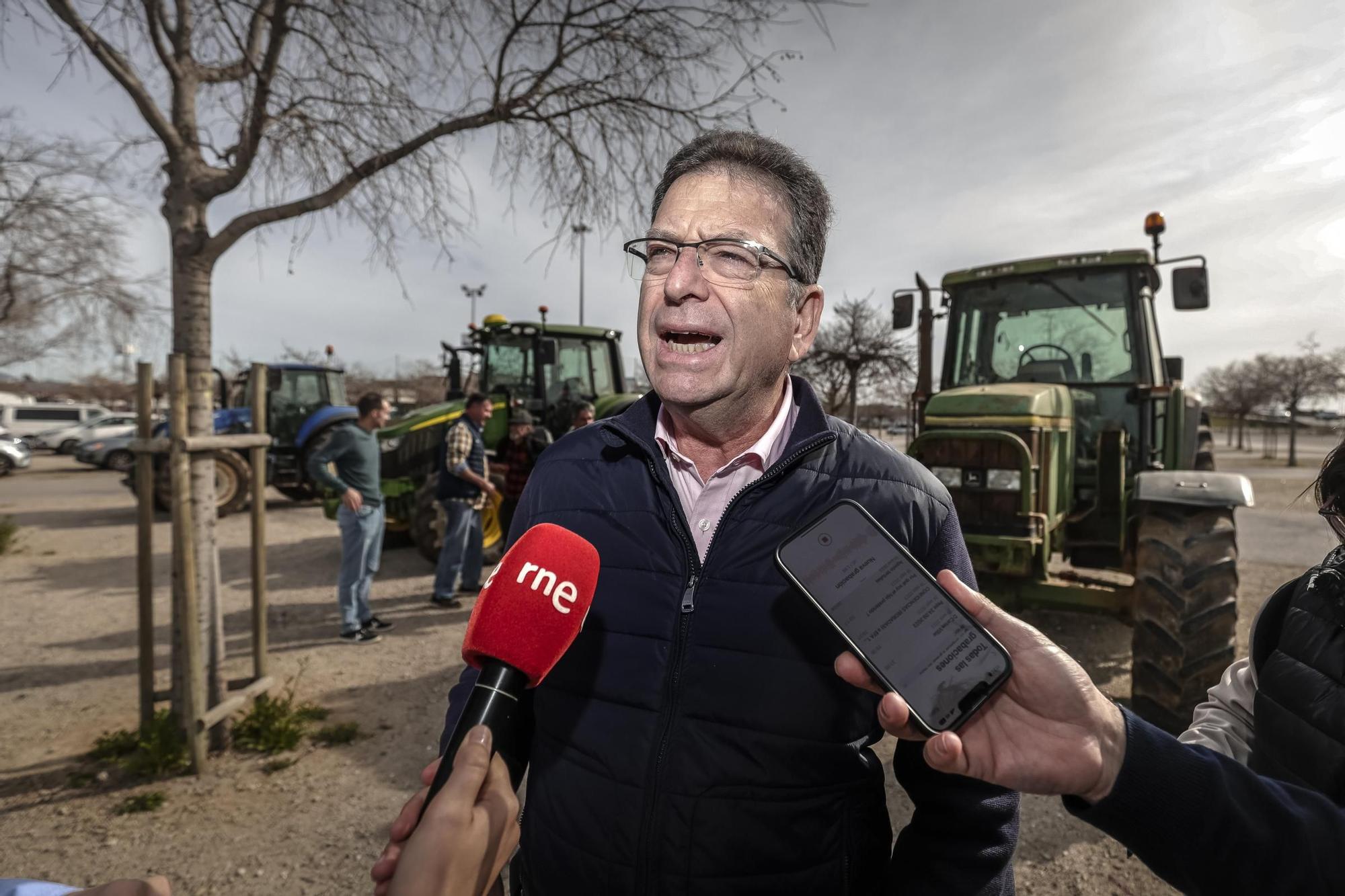 Crisis en el campo de Mallorca | La tractorada simbólica hacia la conselleria de Agricultura, en imágenes