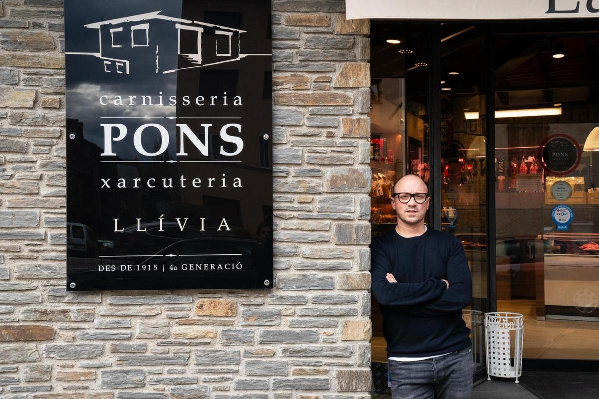 El cerdà, a la carnisseria familiar de Llívia