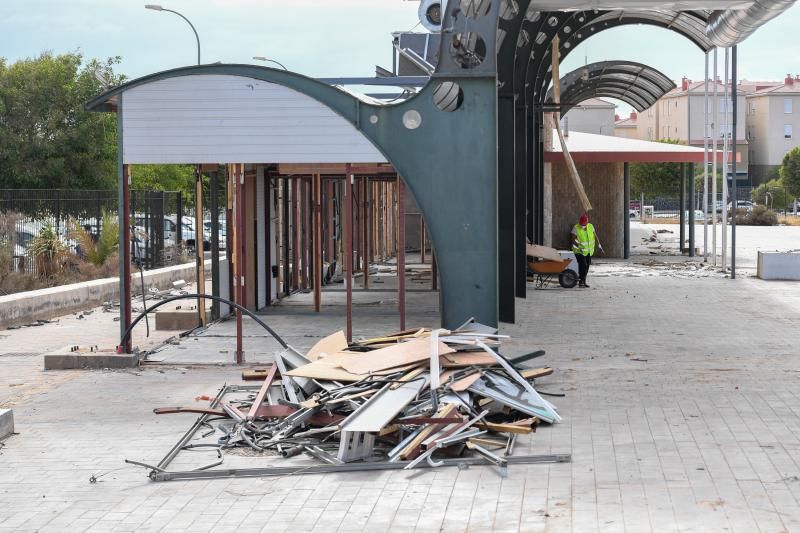 Estado de abandono del antiguo mercado de los sabores de Vecindario