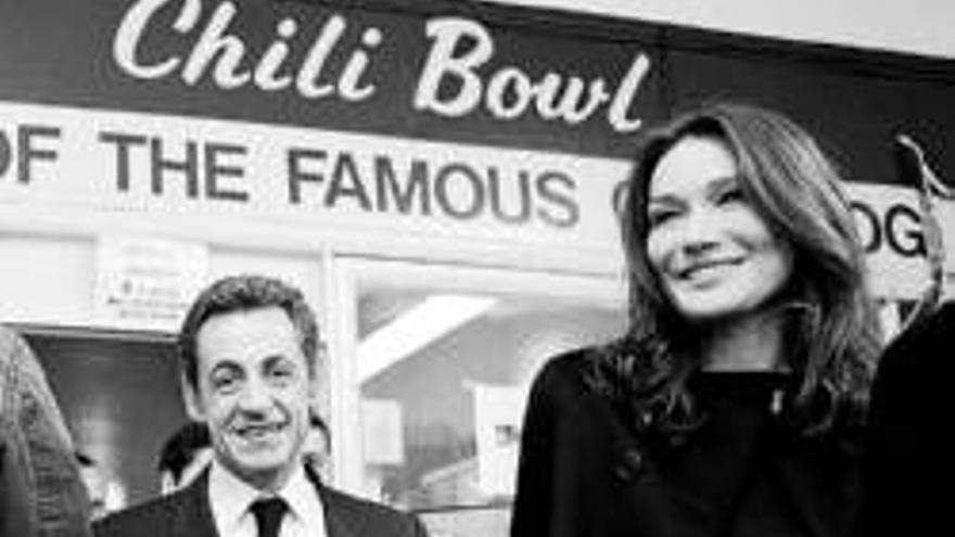 Nicolas Sarkozy y Carla Bruni: EL PRESIDENTE FRANCES Y SU ESPOSA SE RINDEN AL ´FAST FOOD´