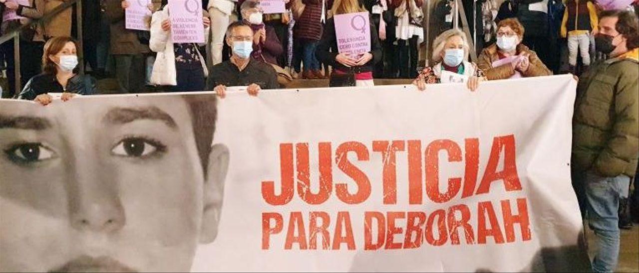 Una concentración para pedir justicia para Déborah.