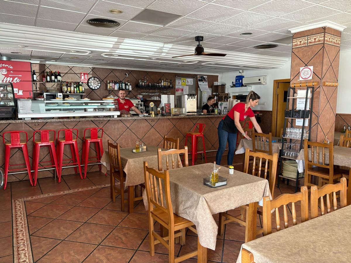Comedor vacío en el Restaurante Karma a primera hora.