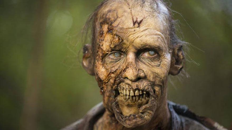 Un zombie con la marca de Negan.