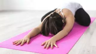 Esta postura de yoga es recomendada para dormir bien por las noches