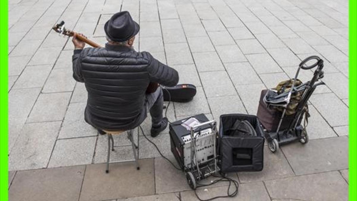 Músicos en la plaza de Catalunya.