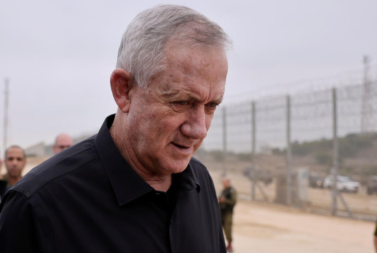 Benny Gantz durante una visita a la frontera con la Franja de Gaza.