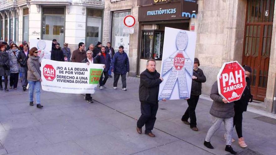 Manifestación de la PAH por las calles de Zamora.