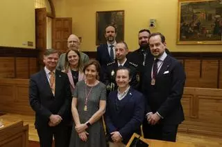 Los servidores de Gijón agradecen emocionados la concesión por aclamación de las medallas de la ciudad