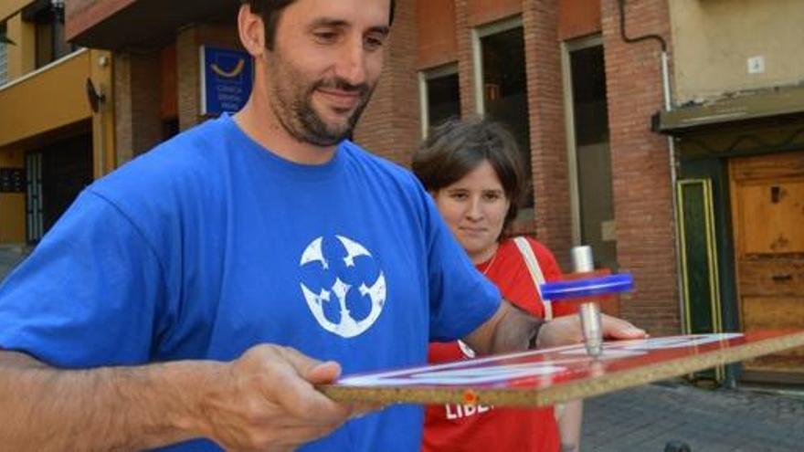 Un carlí i una liberal s&#039;enfronten en un joc amb una baldufa aquest dissabte a Berga