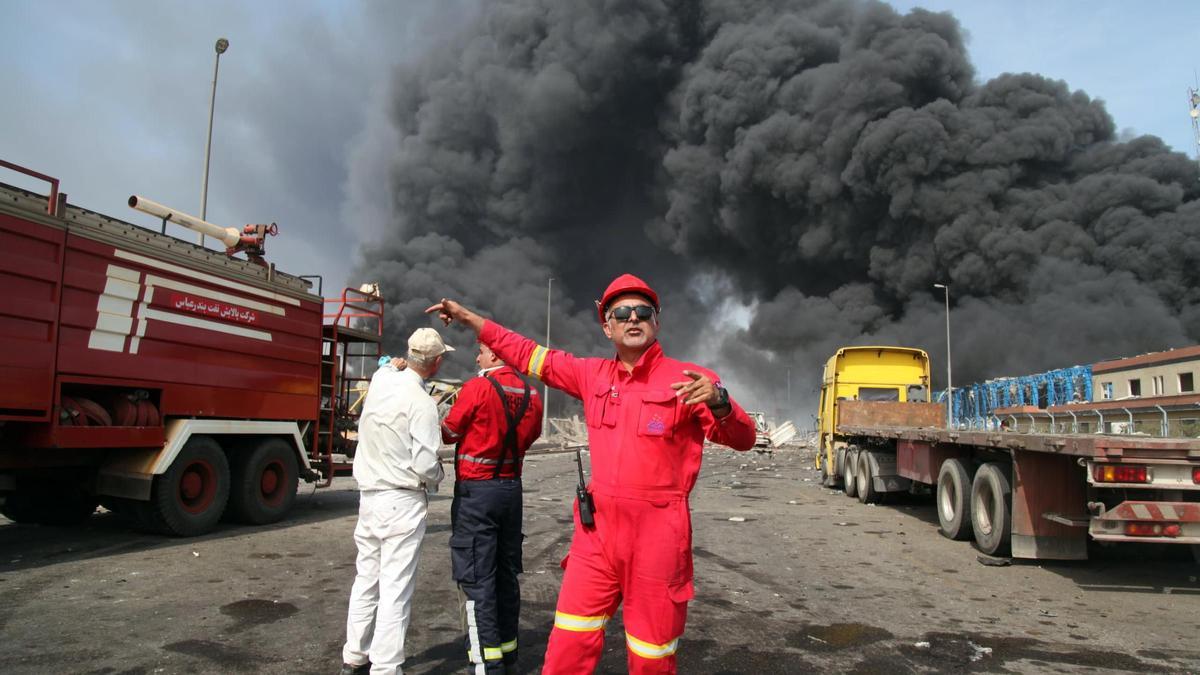 Una gran explosión en un puerto iraní deja cinco muertos y más de 700 heridos