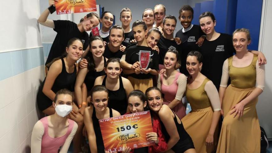 Las alumnas de danza clásica de la Escuela Municipal de Oleiros ganan un concurso en Narón