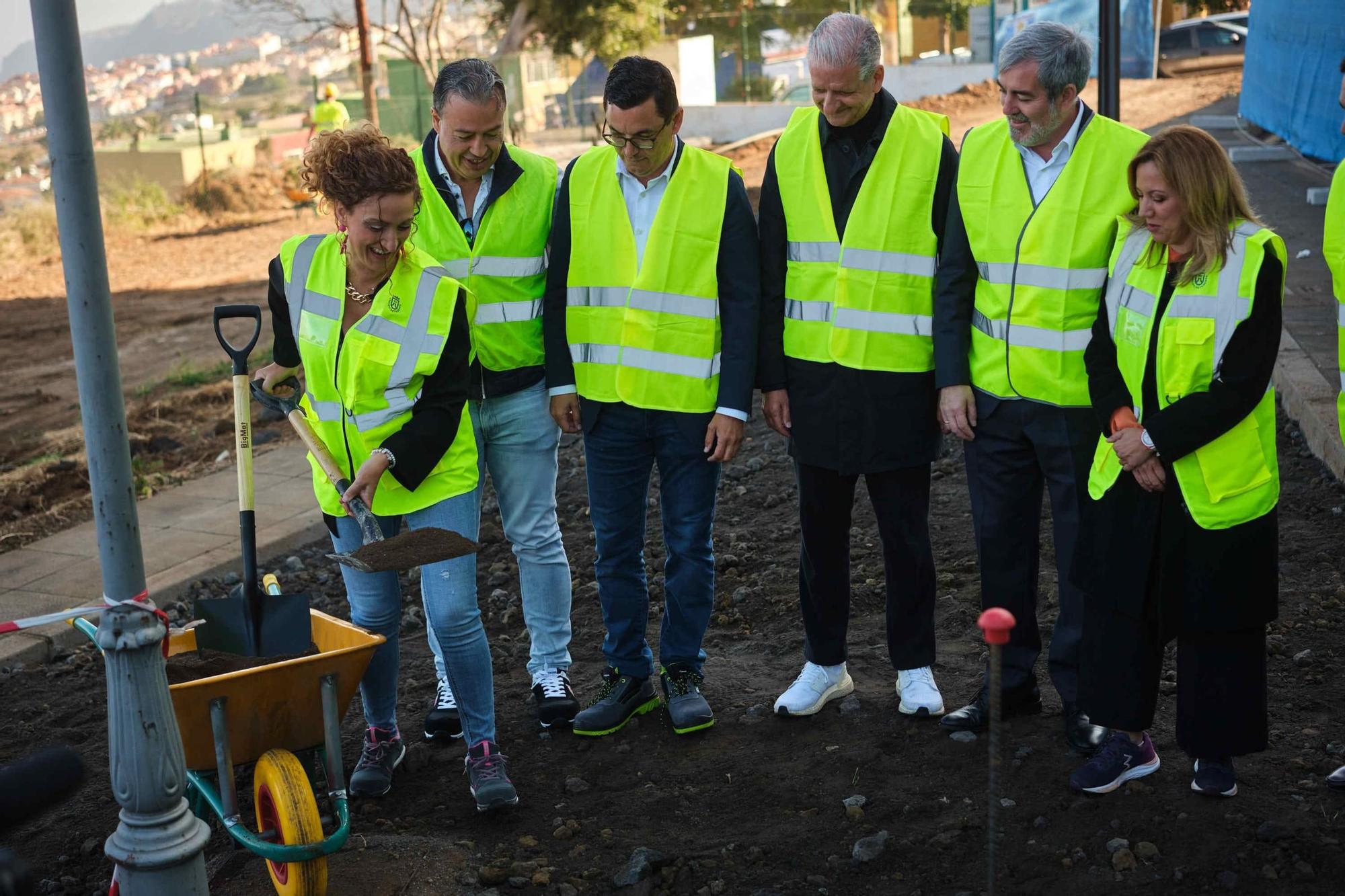 Colocación de la primera piedra de la construcción de 65 viviendas en La Orotava