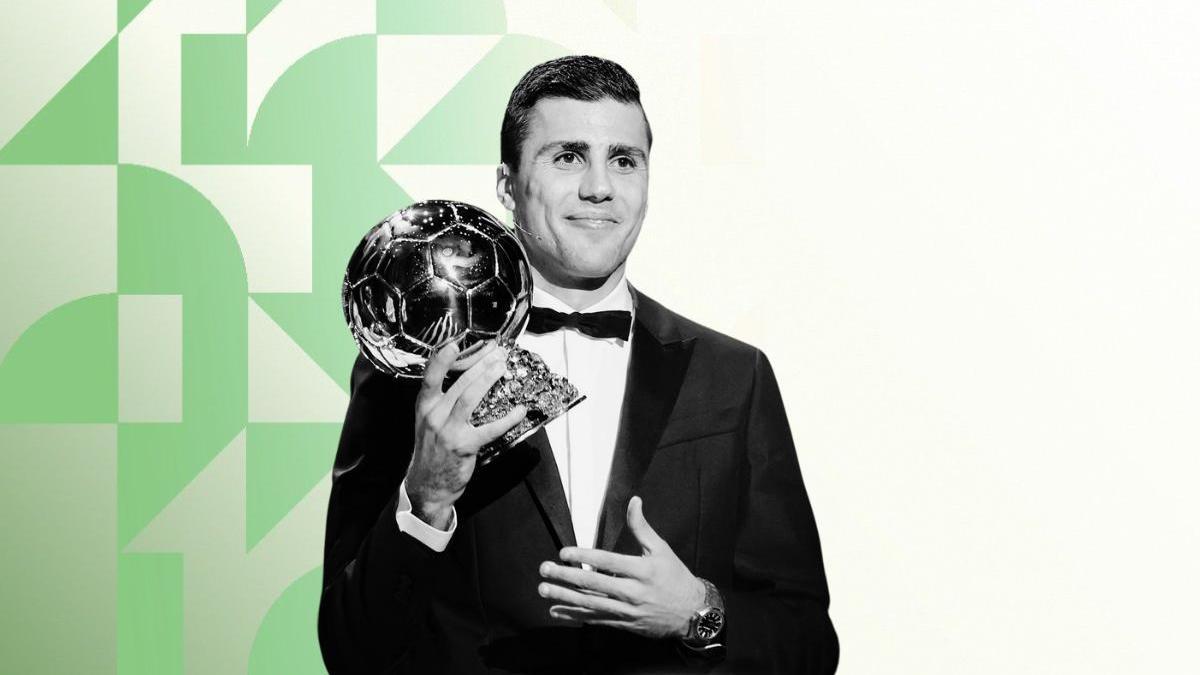 El futbolista Rodri, con su Balón de Oro.