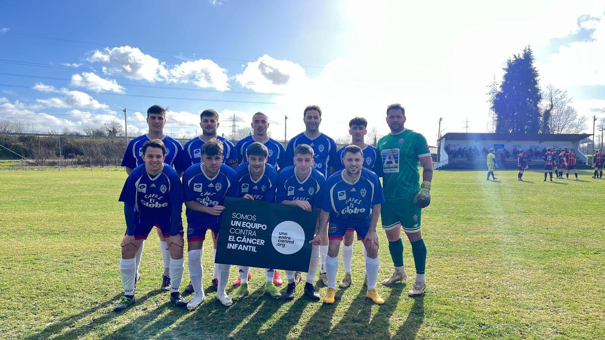 Los jugadores del Salas antes del encuentro.