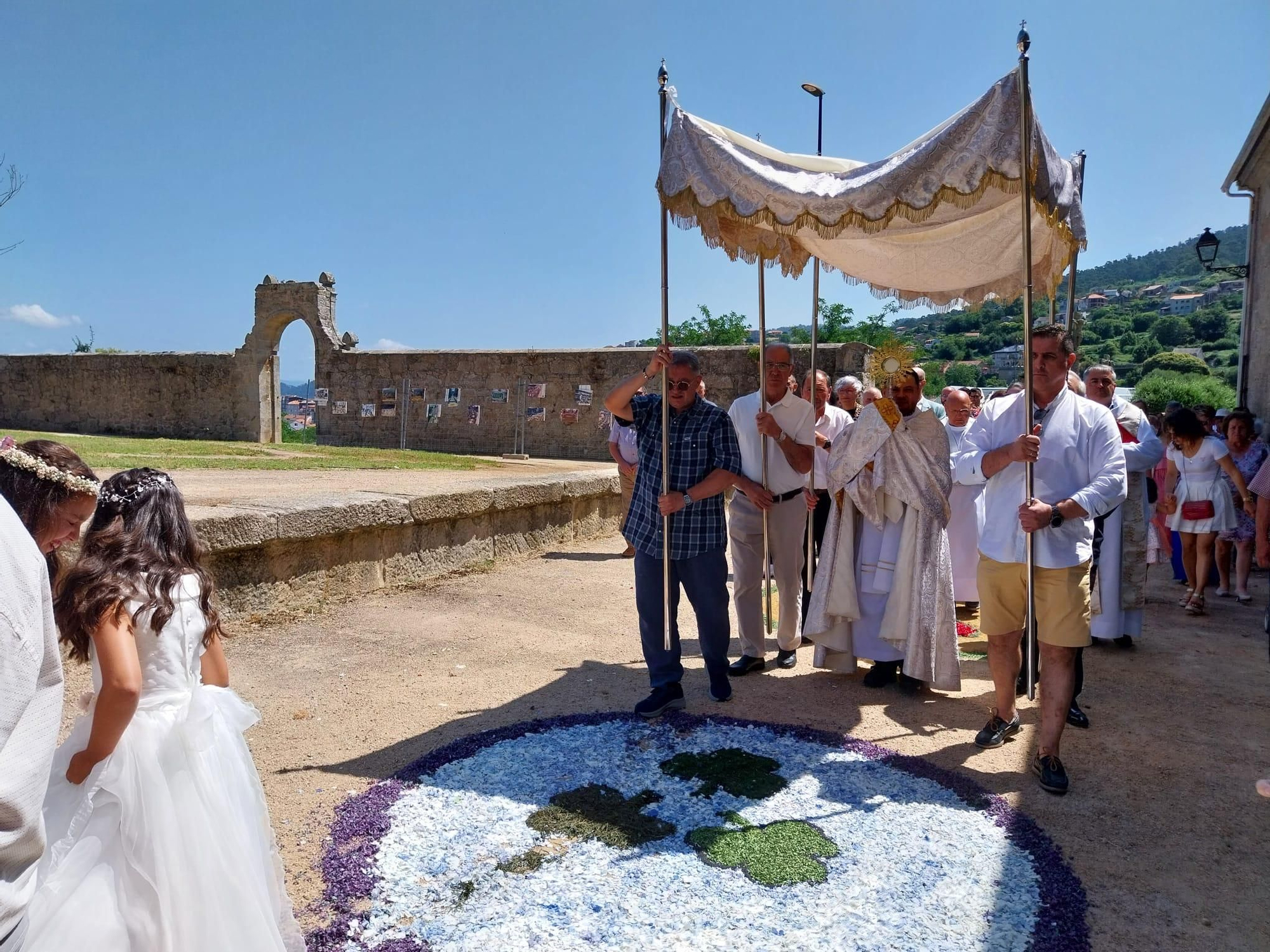 La fiesta de las alfombras florales del Corpus en Bueu (III)