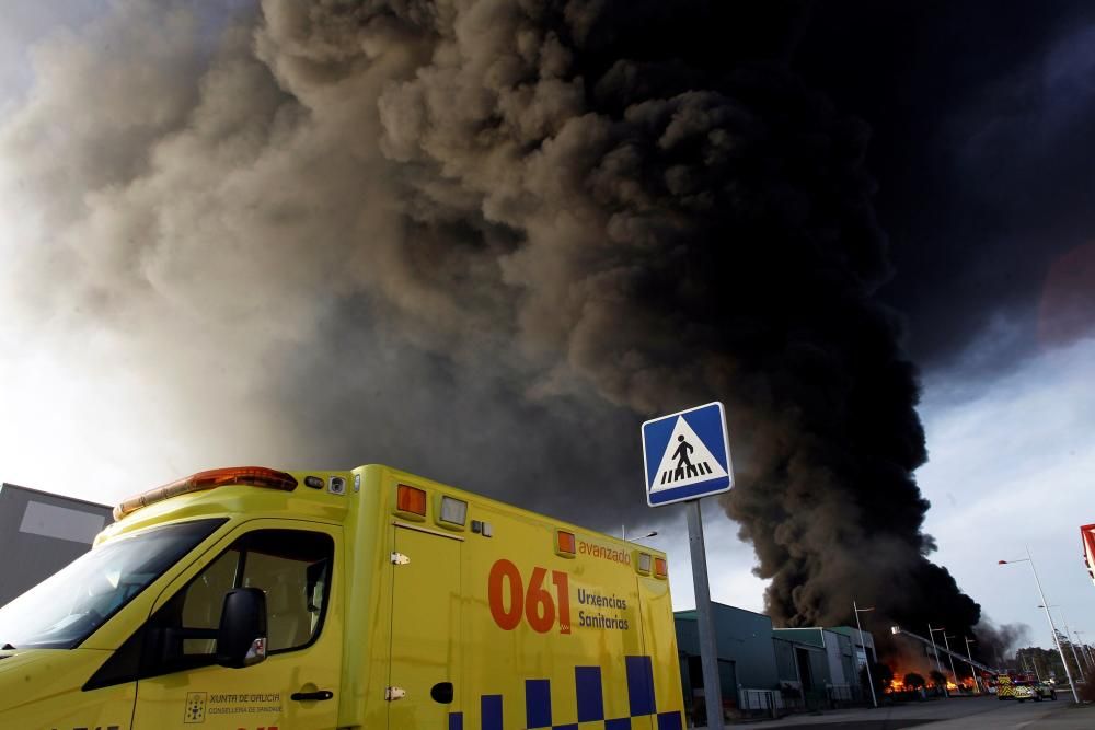 Incendio en una nave industrial de Narón.