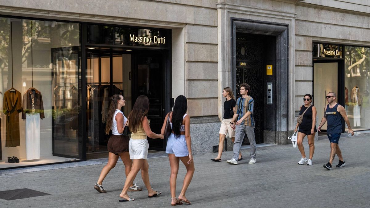 Tres de cada diez comercios de Barcelona ya abren los domingos