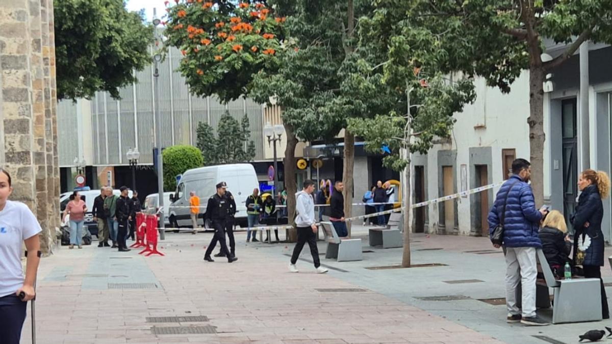 Tiran cócteles molotov en Telde