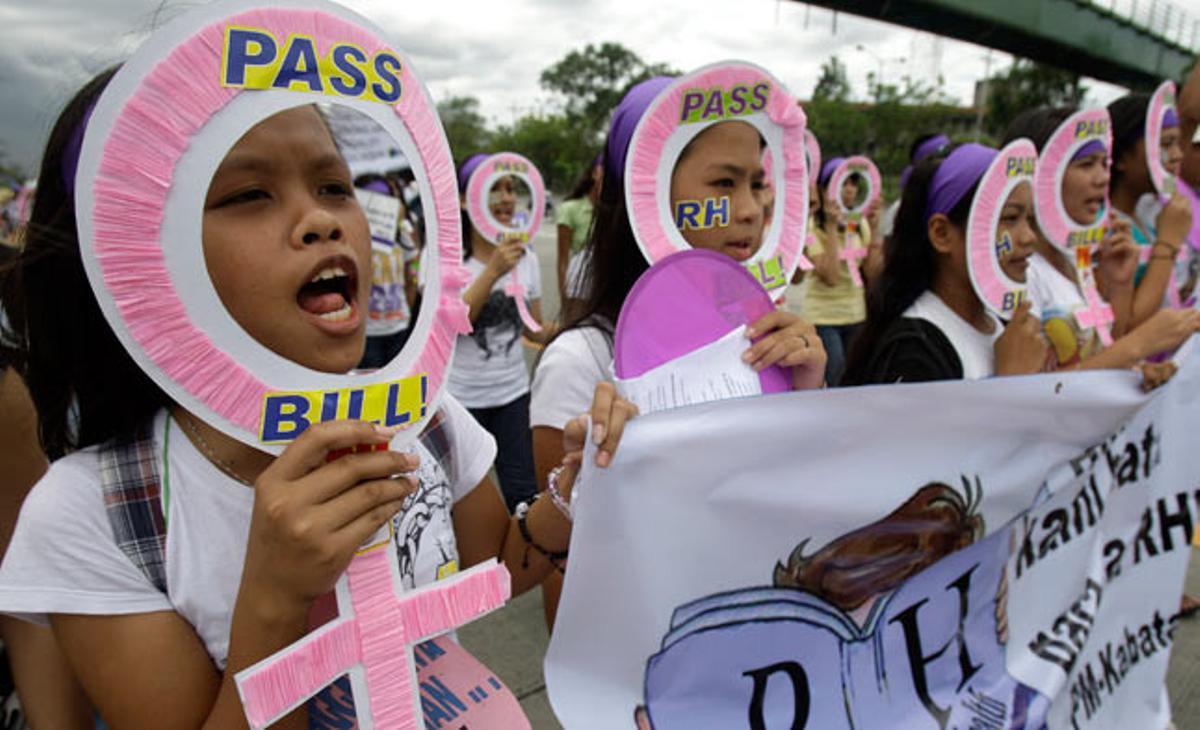 Nenes celebrant el dia de la dona treballadora a Filipines. Nenes celebrant el dia de la dona treballadora a Filipines.