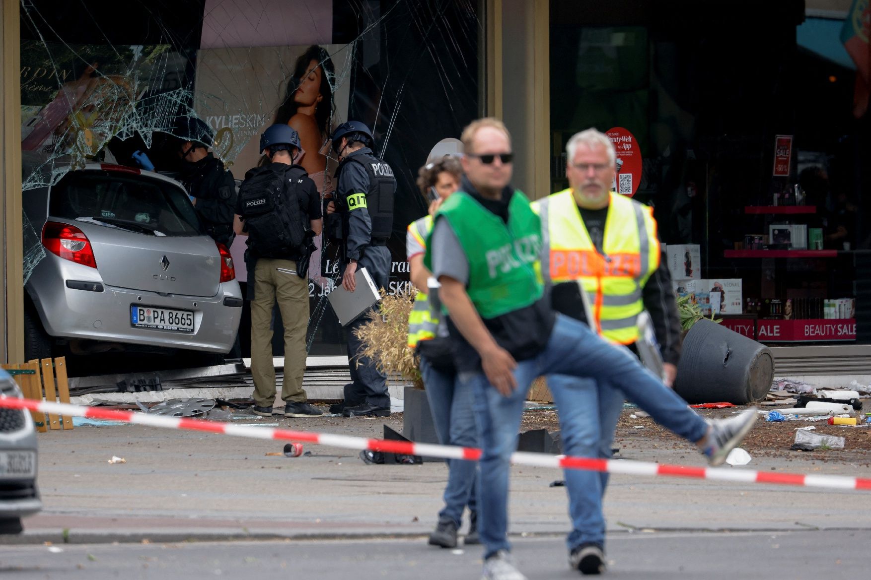 Un cotxe ha atropellat una multitud a l’oest de Berlín