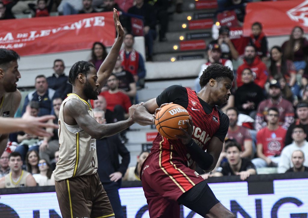 Todas las imágenes del partido del UCAM Murcia contra el Bàsquet Girona