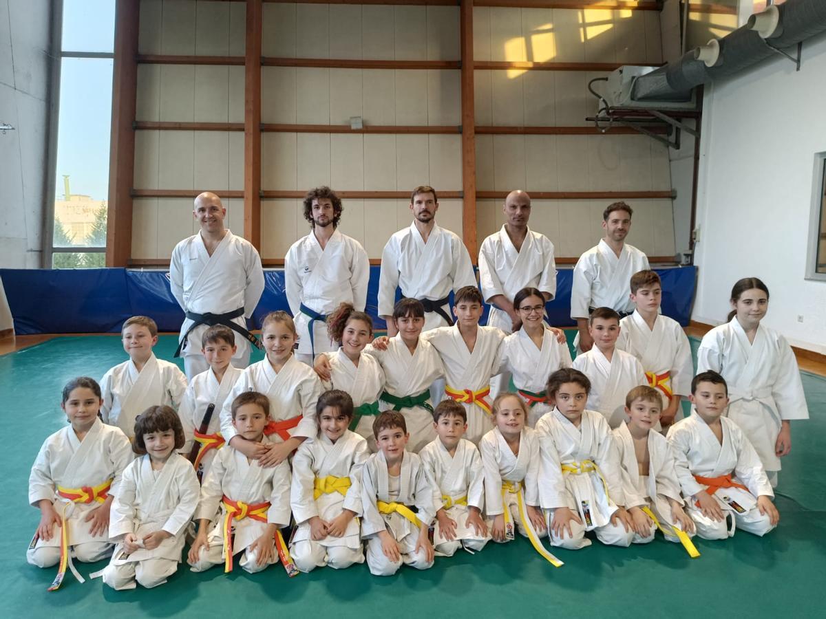Integrantes del Tai- Jitsu Llanera