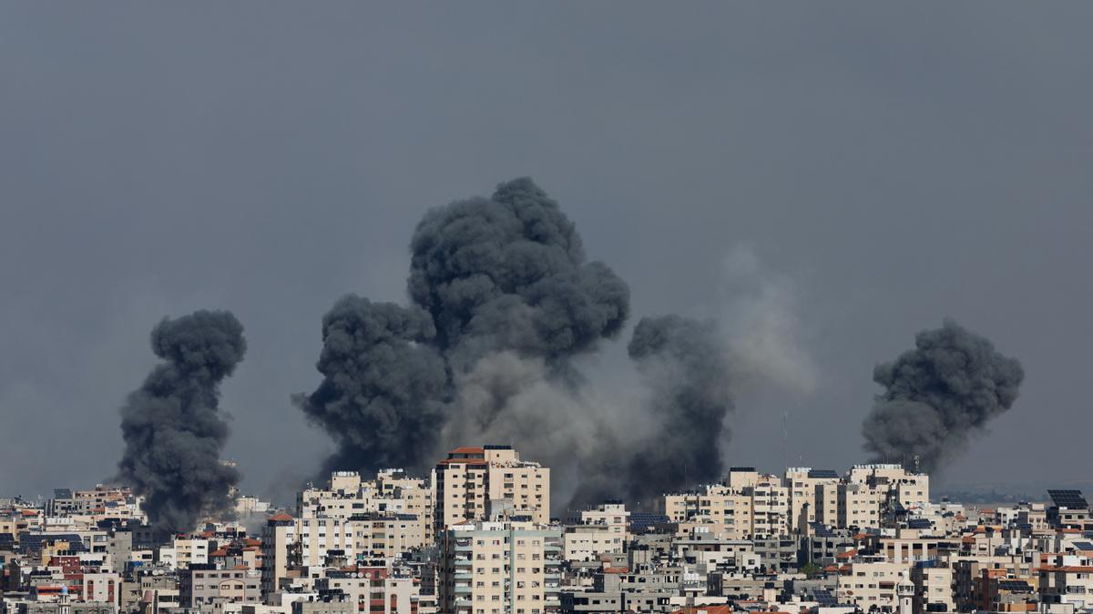 Israel ataca Gaza tras la ofensiva de Hamás.