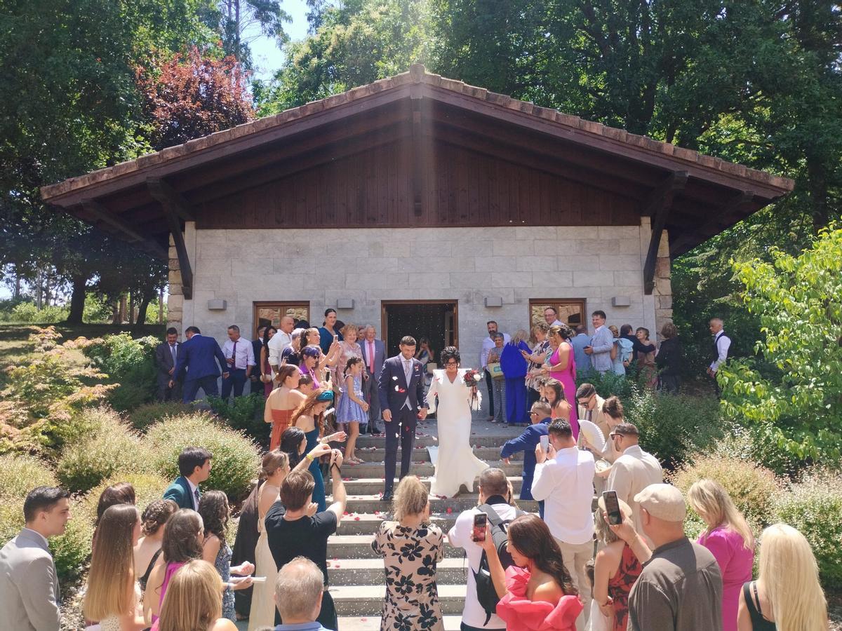 La boda de dos mejores amigos, Sara y Bruno, en Llanera, en imágenes