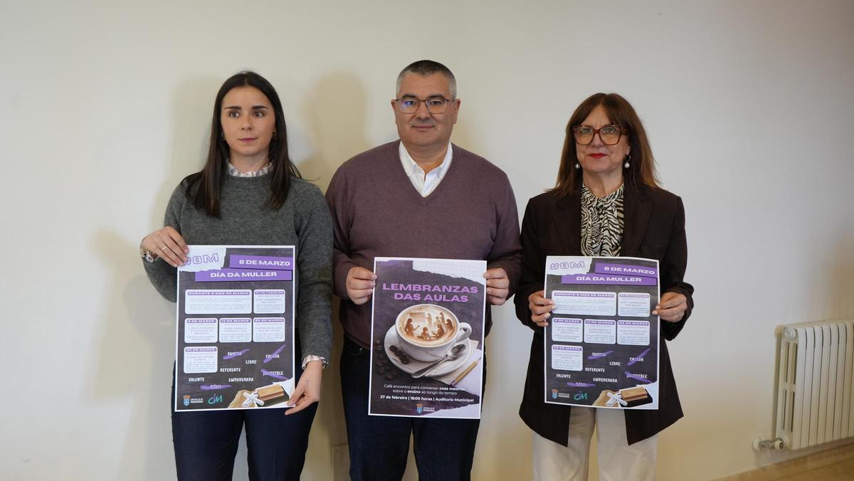 El alcalde y las concejalas en la presentación.