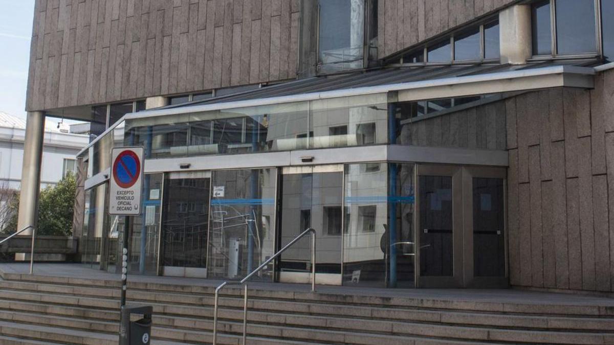 Acceso a los juzgados de A Coruña. | Casteleiro/ Roller Agencia