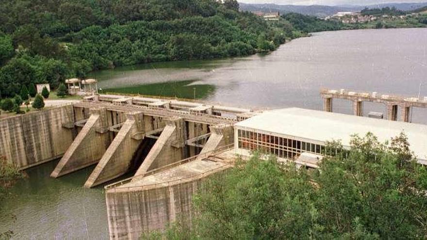 Embalse de Castrelo de Miño. // J.Regal