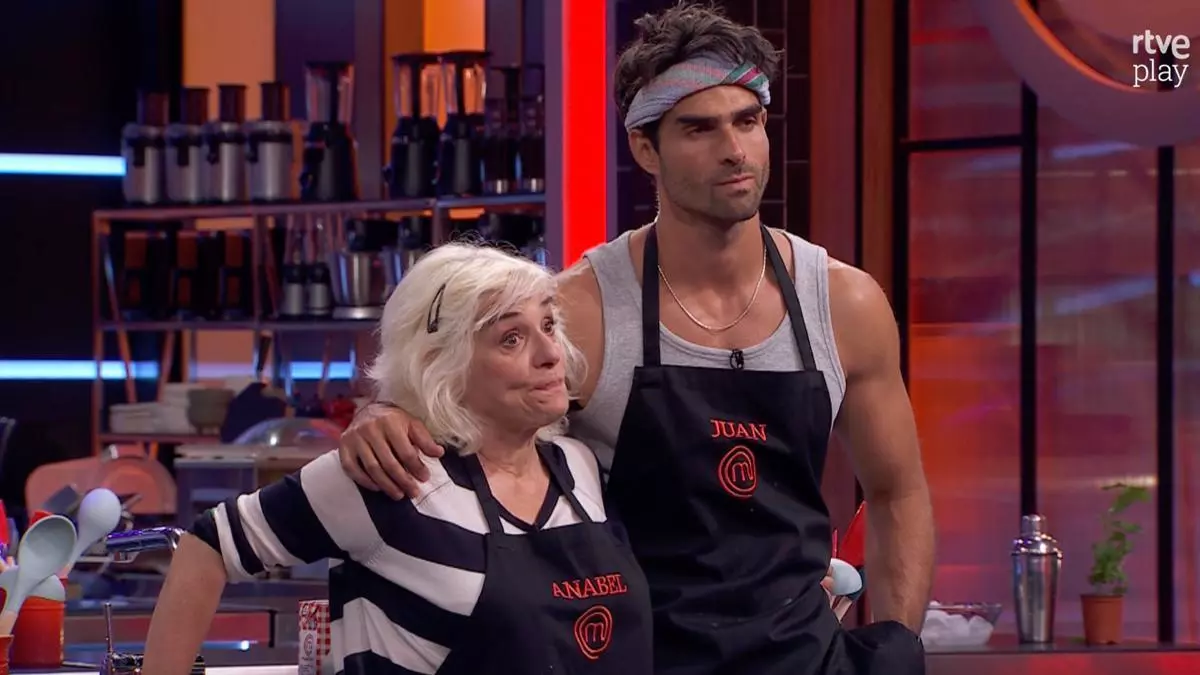 'MasterChef Celebrity Legends' expulsa a su concursante "más longeva" tras fracasar con un sushi fusión