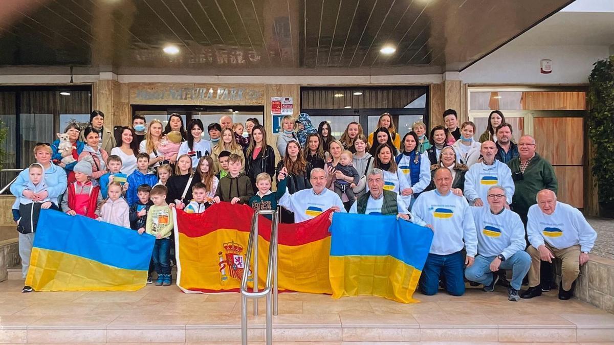 Miembros de la Hermandad de Santa Marta en su viaje a Ucrania.