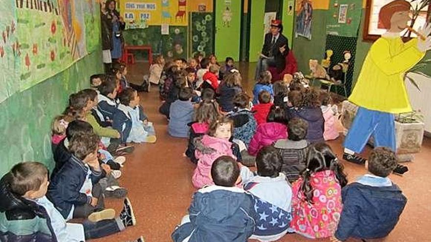 Los escolares de Lugo en el taller «El tren del cuento».