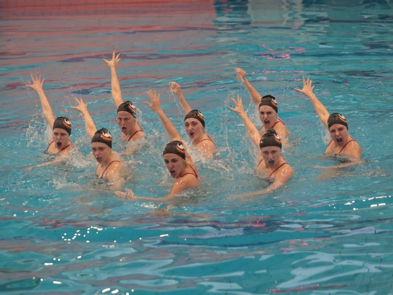 Exhibición solidaria por la dana del equipo español de natación artística