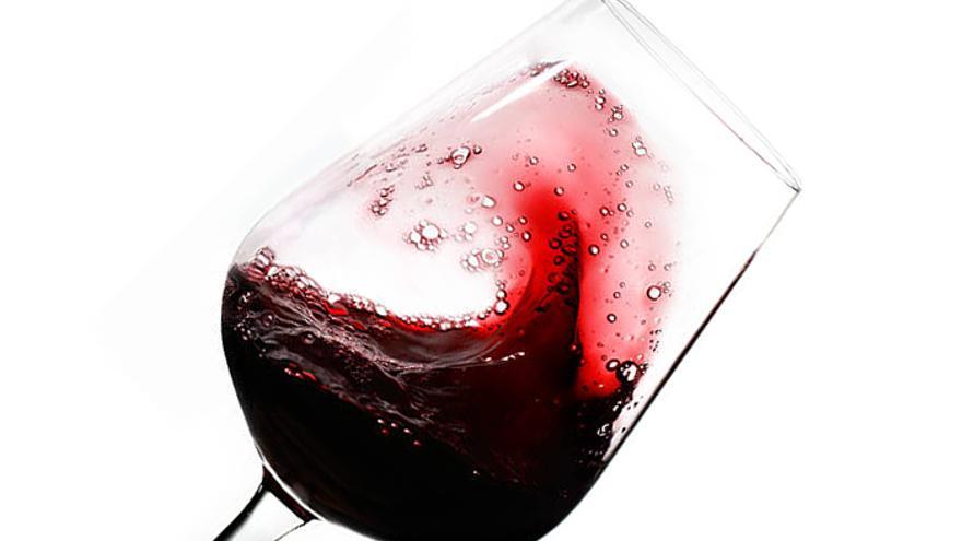 La forma en la que bebemos el vino influye de manera directa en nuestra percepción