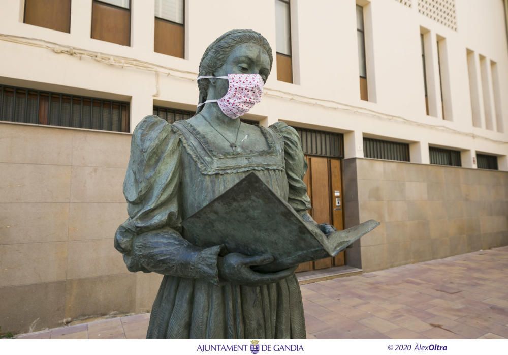 Gandia pone mascarillas a todas sus esculturas