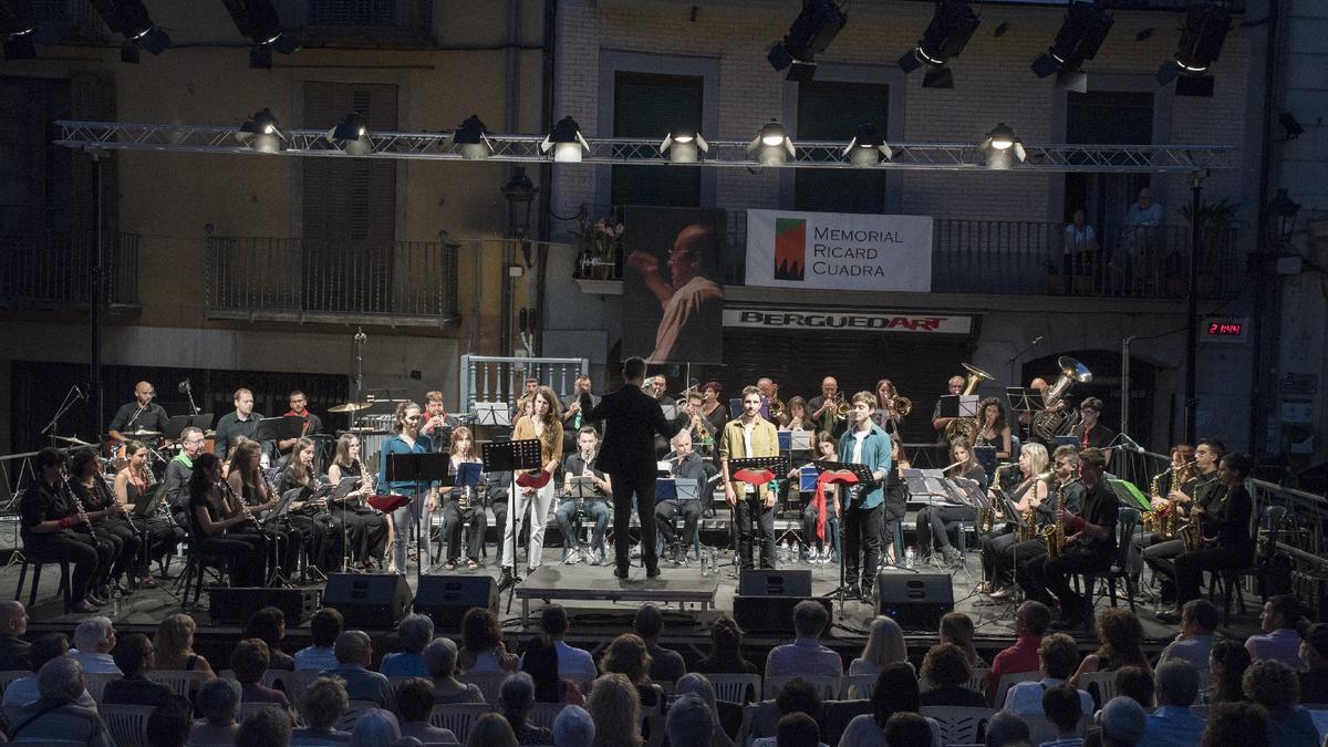 El concert de Patum fa vibrar d'emoció una plaça de Sant Pere plena