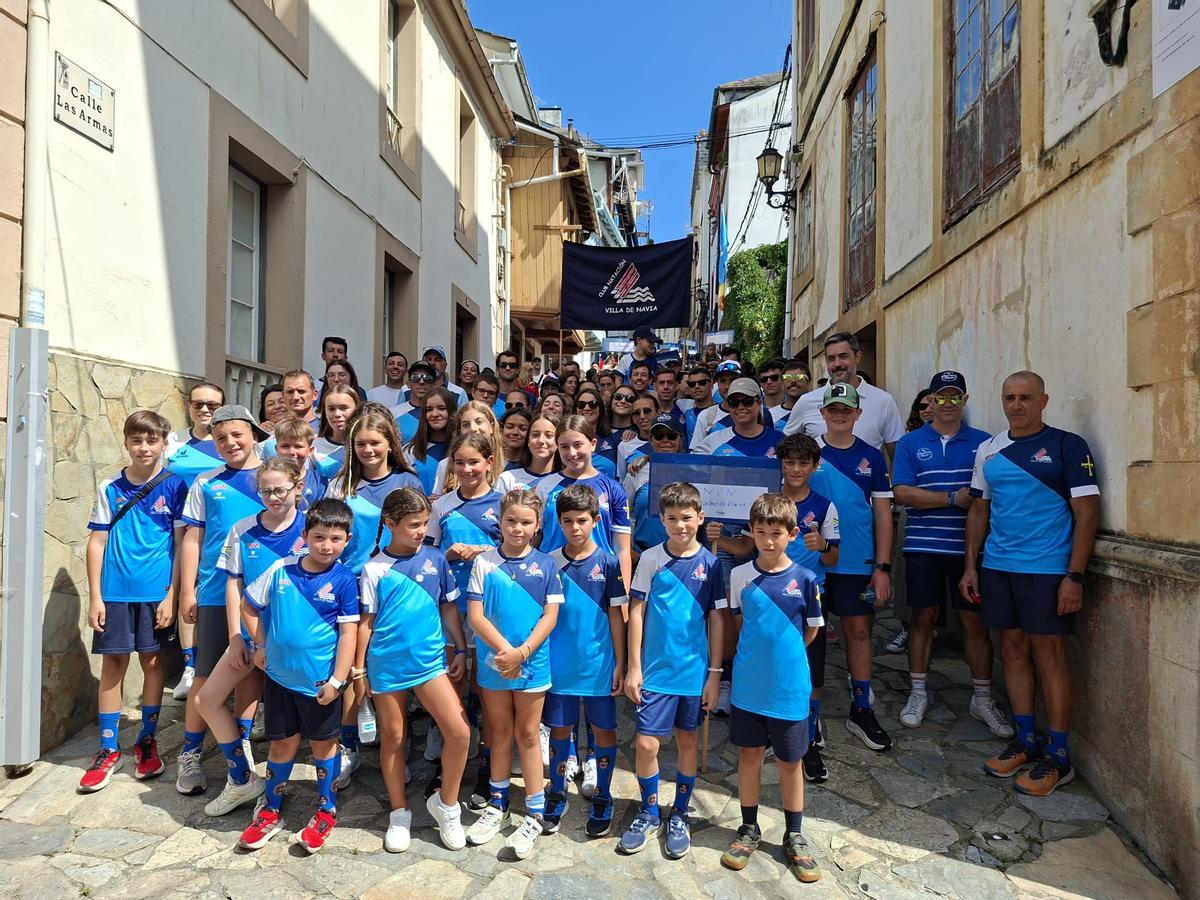 En imágenes: Los nadadores toman las calles de Navia en un ambiente "espectacular" En imágenes: Los nadadores toman las calles de Navia en un ambiente "espectacular"