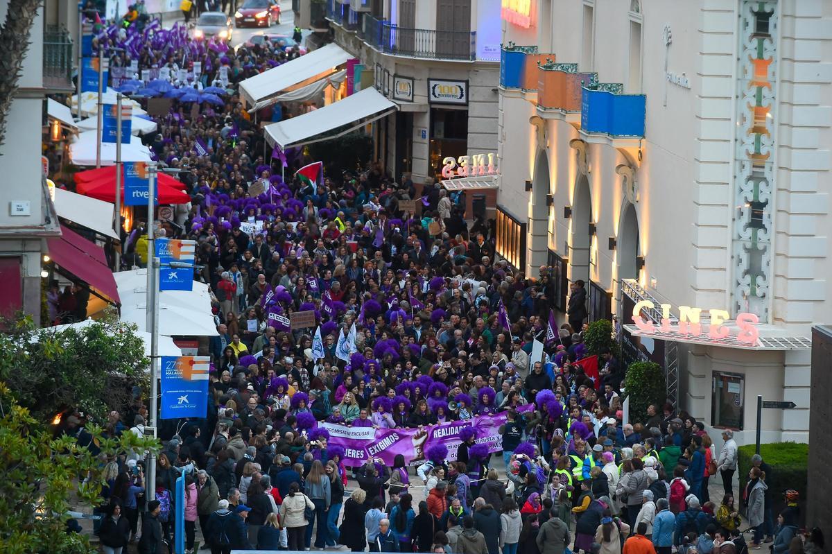 La marcha del 8M en la calle Alcazabilla