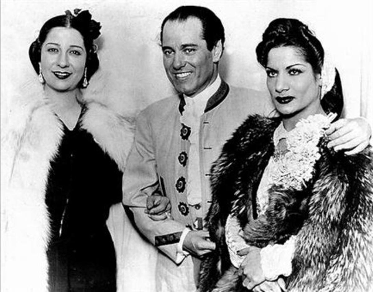 Carmen Amaya amb Concha Piquer i Pepe Marchena, a Buenos Aires, el novembre de 1945. Carmen Amaya amb Concha Piquer i Pepe Marchena, a Buenos Aires, el novembre de 1945.