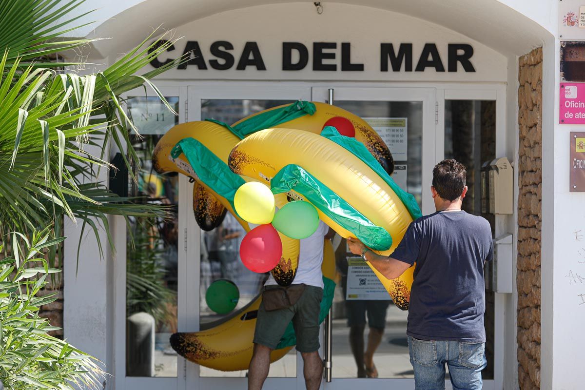 Manifestación en Ibiza para exigir la mejora del plus de residencia de los funcionarios