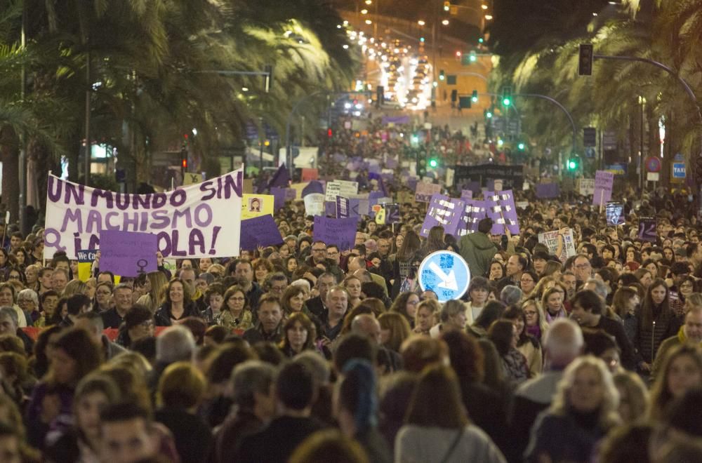 8 de Marzo: Más de 40.000 personas en la manifestación feminista de Alicante contra el machismo y por la igualdad