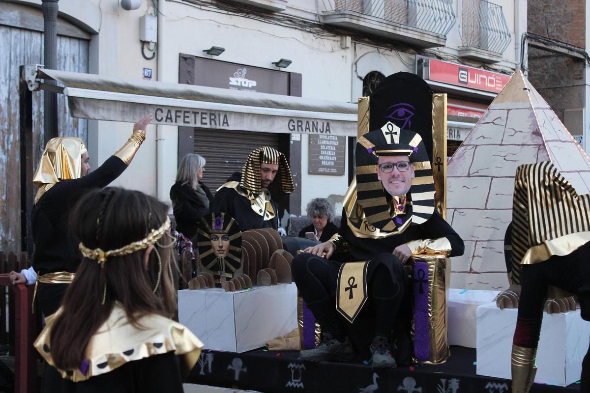 Un faraó molt familiar a Gironella, acompanyat del seu seguici